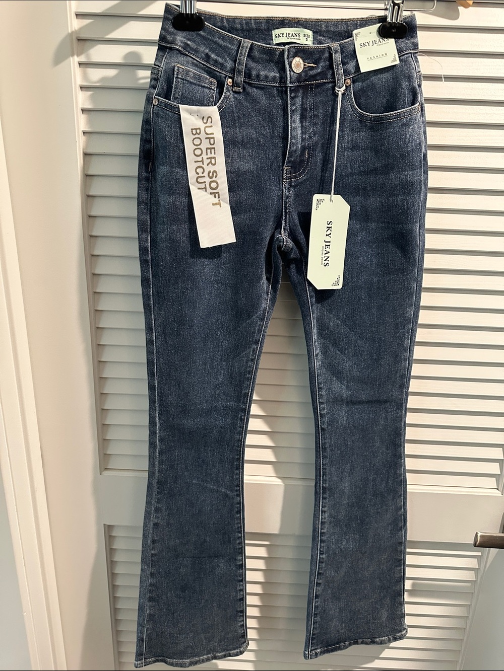 NWT Sky Jeans Super Soft Bootcut Original Denim Jeans with five pockets